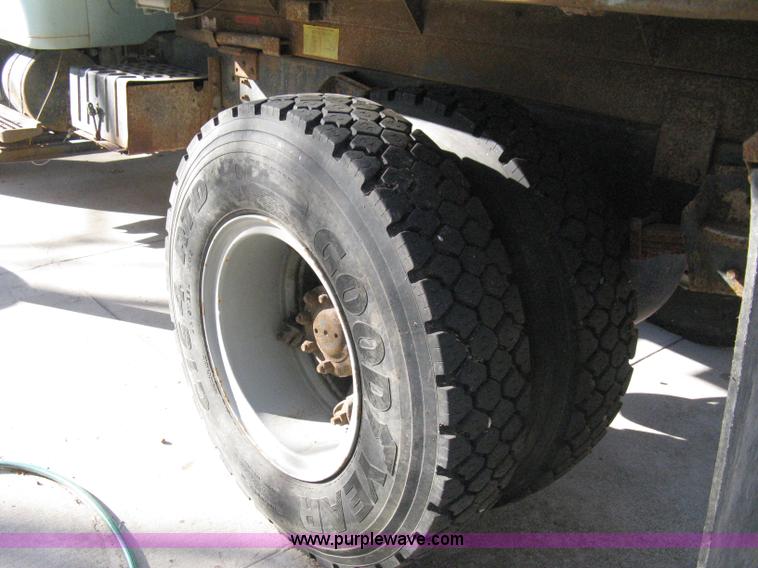image for item 8227 1984 International S 1954 single axle dump truck