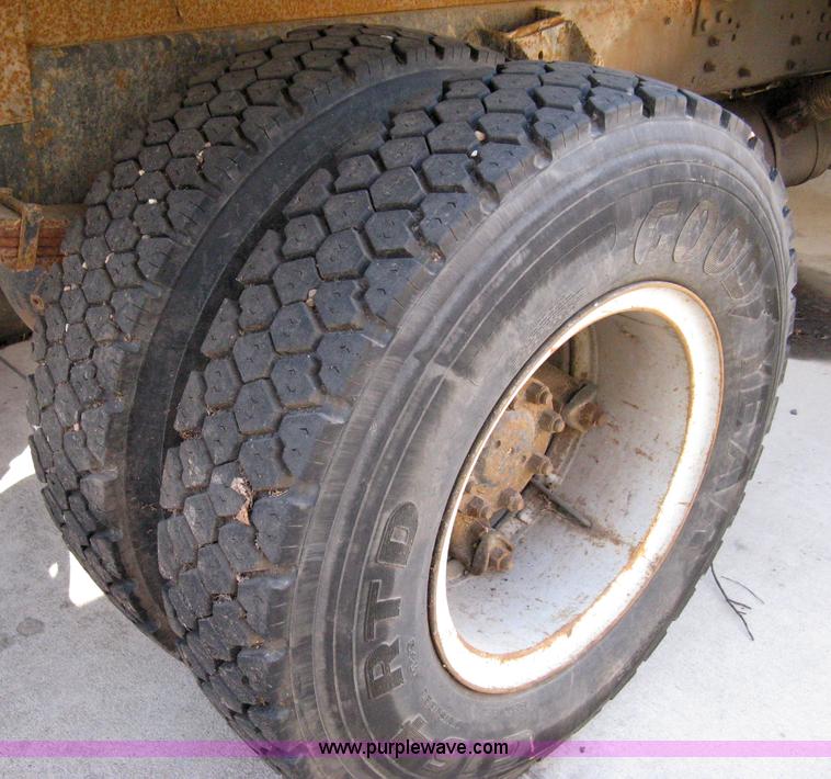 image for item 8227 1984 International S 1954 single axle dump truck