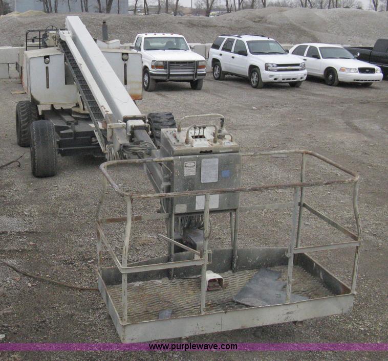 image for item 8234 Simon MPH 60 boom lift