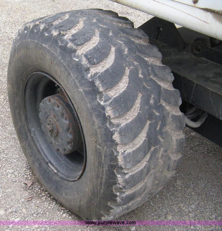 image for item 8234 Simon MPH 60 boom lift