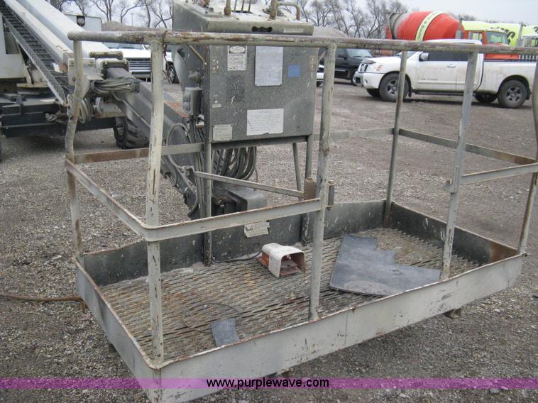 image for item 8234 Simon MPH 60 boom lift