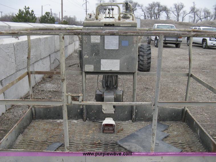 image for item 8234 Simon MPH 60 boom lift