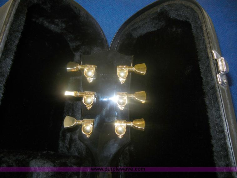 image for item 2038 Gibson electric guitar