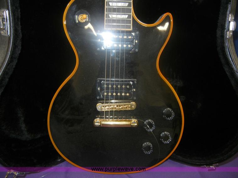 image for item 2038 Gibson electric guitar