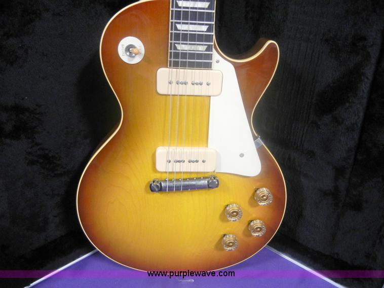 image for item 2042 Gibson Les Paul electric guitar
