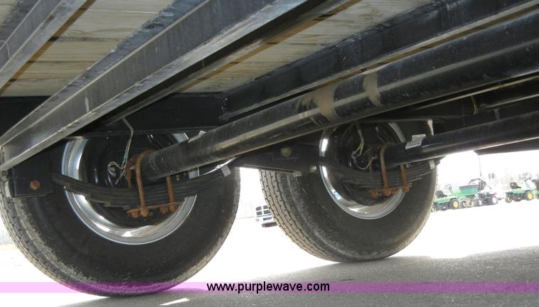 image for item 2331 2010 PJ 25' trailer