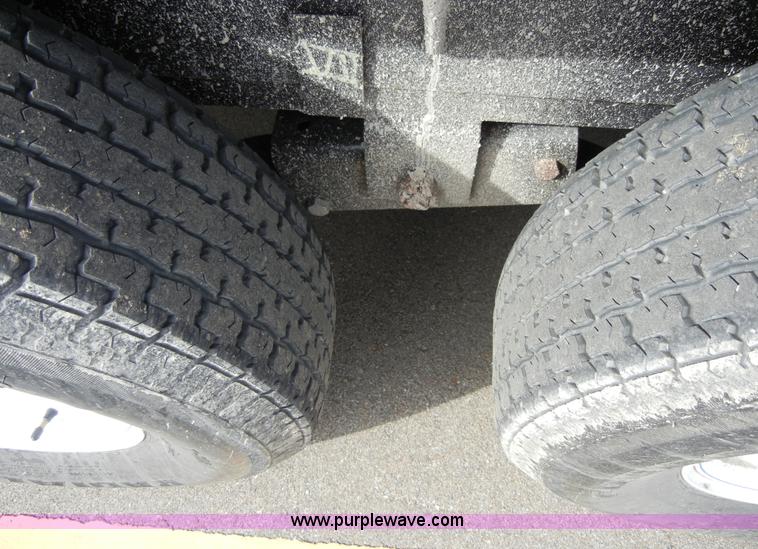 image for item 2331 2010 PJ 25' trailer