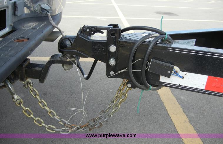 image for item 2331 2010 PJ 25' trailer