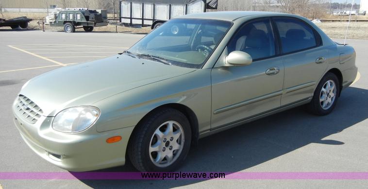 image for item 2377 2000 Hyundai Sonata GLS