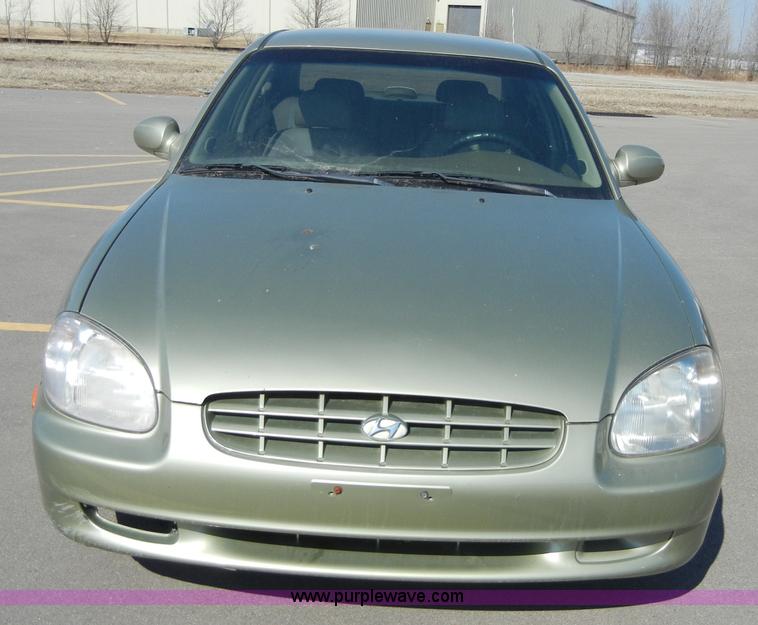 image for item 2377 2000 Hyundai Sonata GLS