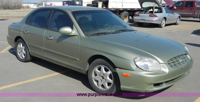 image for item 2377 2000 Hyundai Sonata GLS