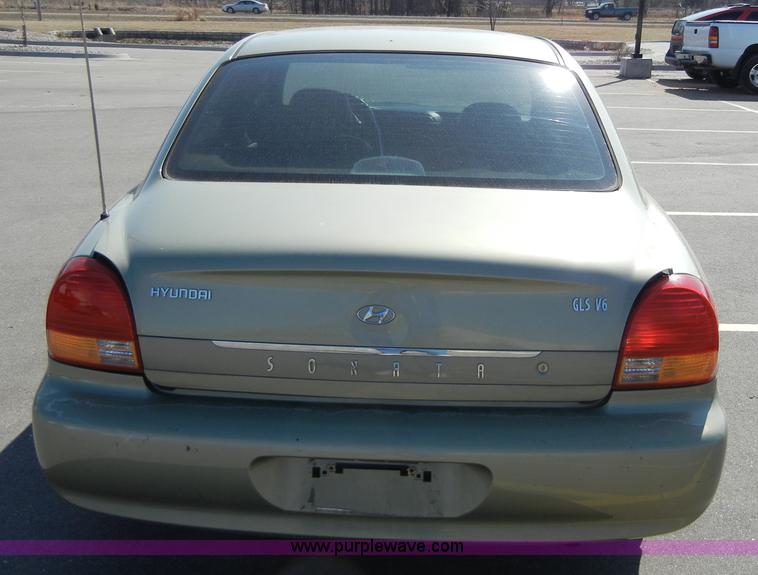 image for item 2377 2000 Hyundai Sonata GLS