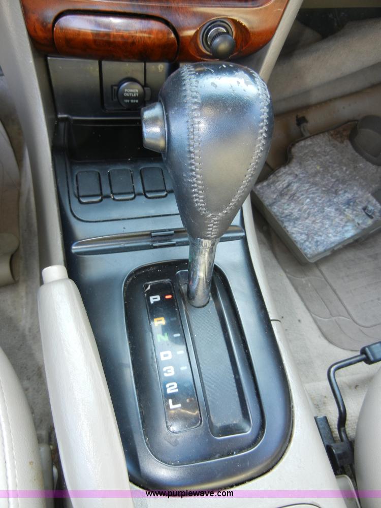 image for item 2377 2000 Hyundai Sonata GLS