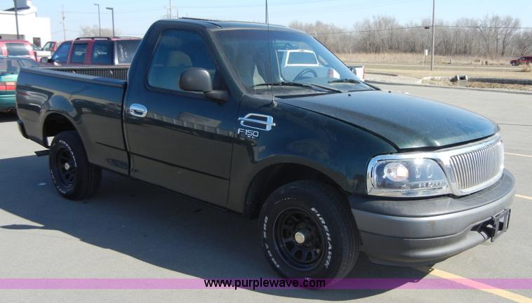 image for item 2380 2002 Ford F150 XL pickup truck