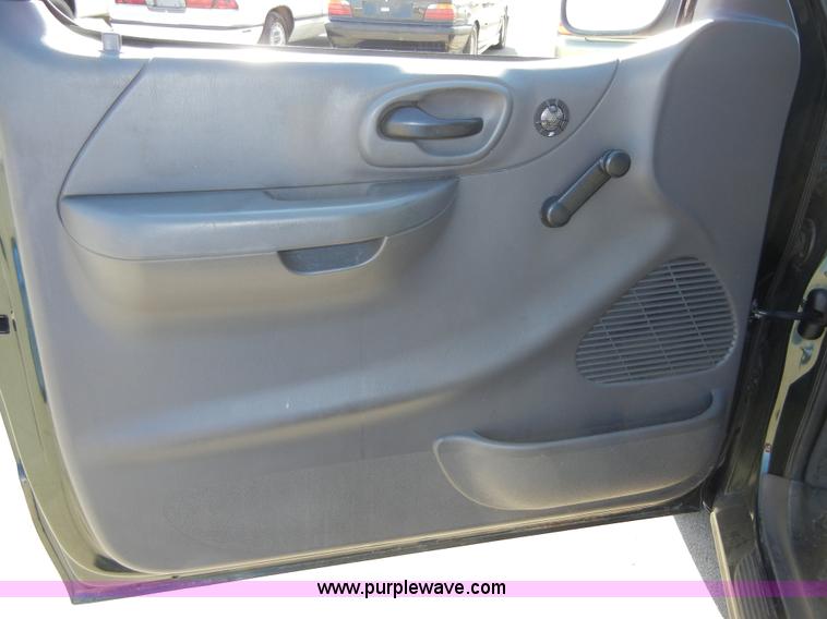 image for item 2380 2002 Ford F150 XL pickup truck