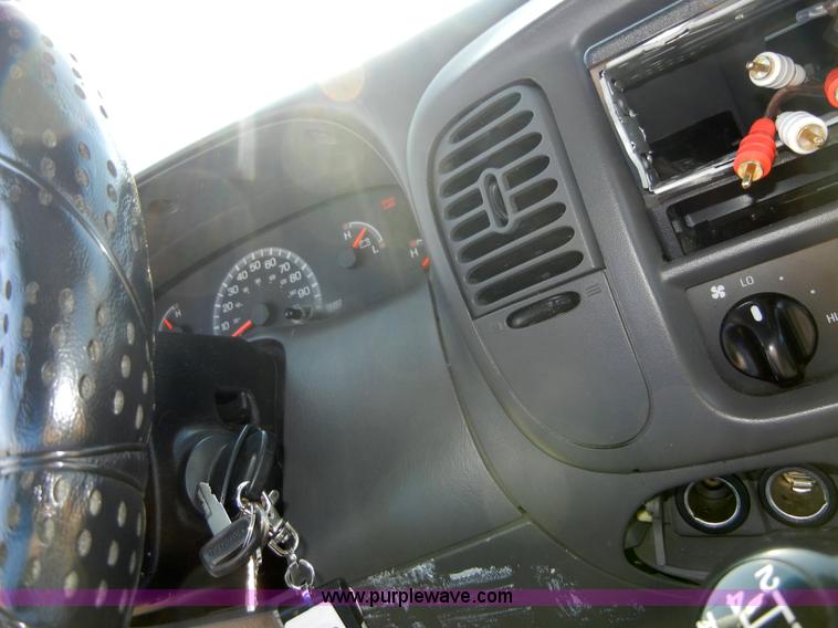 image for item 2380 2002 Ford F150 XL pickup truck