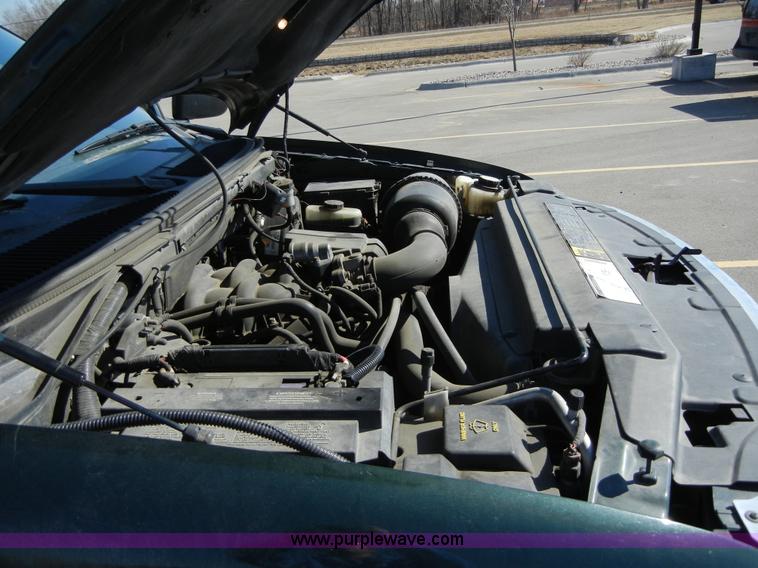 image for item 2380 2002 Ford F150 XL pickup truck