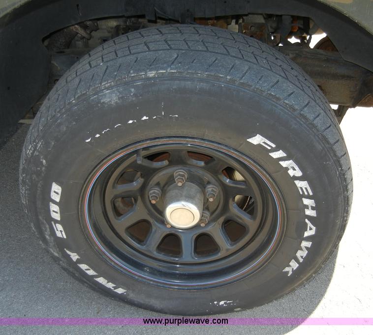 image for item 2380 2002 Ford F150 XL pickup truck