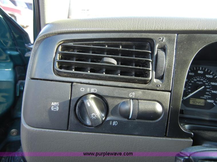 image for item 2382 1996 Volkswagen Jetta GLX