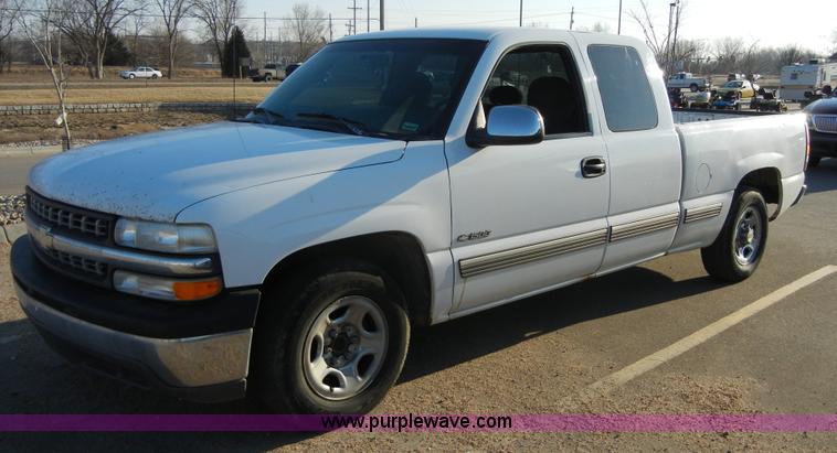 image for item 2384 1999 Chevrolet Silverado C1500 extended cab pickup truck