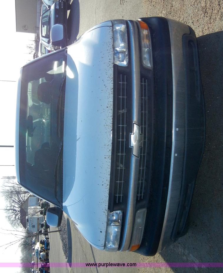 image for item 2384 1999 Chevrolet Silverado C1500 extended cab pickup truck