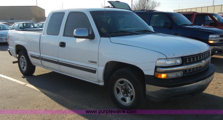 image for item 2384 1999 Chevrolet Silverado C1500 extended cab pickup truck