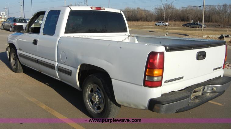 image for item 2384 1999 Chevrolet Silverado C1500 extended cab pickup truck