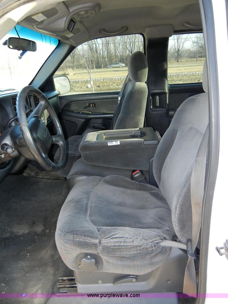 image for item 2384 1999 Chevrolet Silverado C1500 extended cab pickup truck