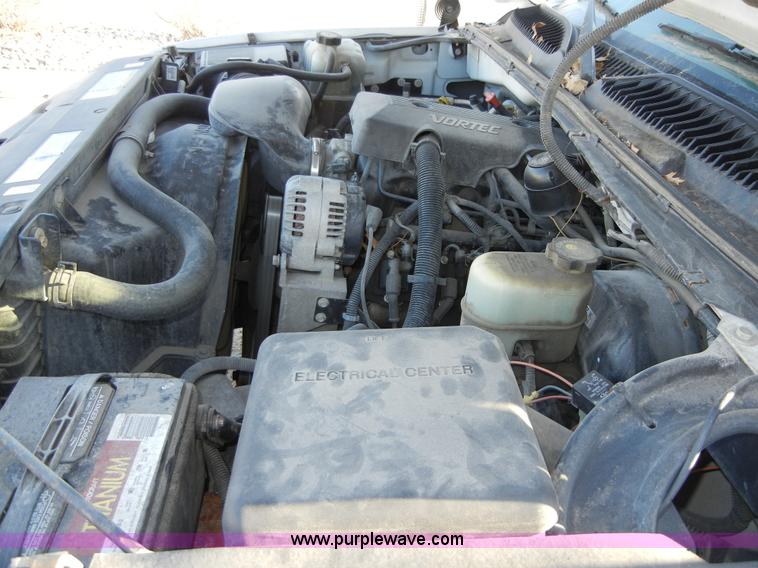 image for item 2384 1999 Chevrolet Silverado C1500 extended cab pickup truck