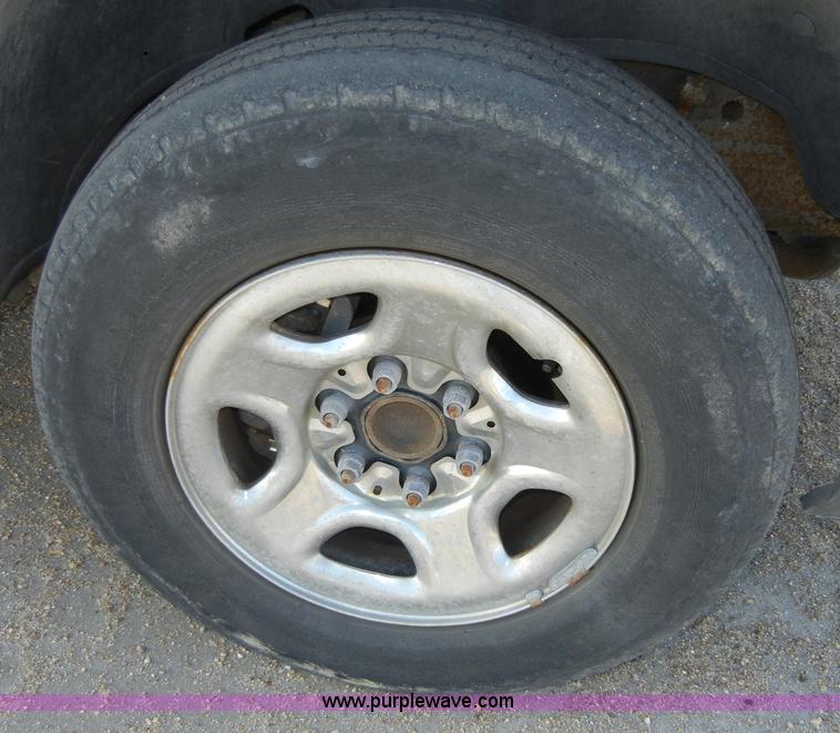 image for item 2384 1999 Chevrolet Silverado C1500 extended cab pickup truck