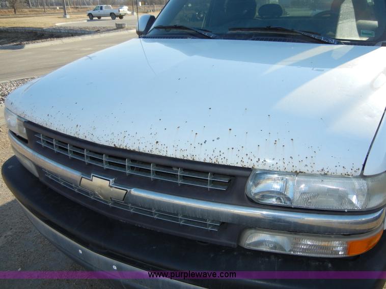 image for item 2384 1999 Chevrolet Silverado C1500 extended cab pickup truck