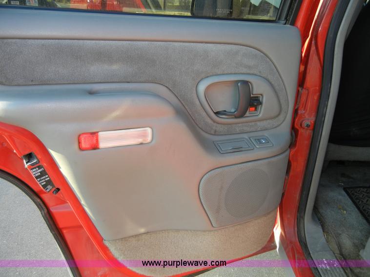 image for item 2385 1995 Chevrolet Tahoe LS K1500 SUV