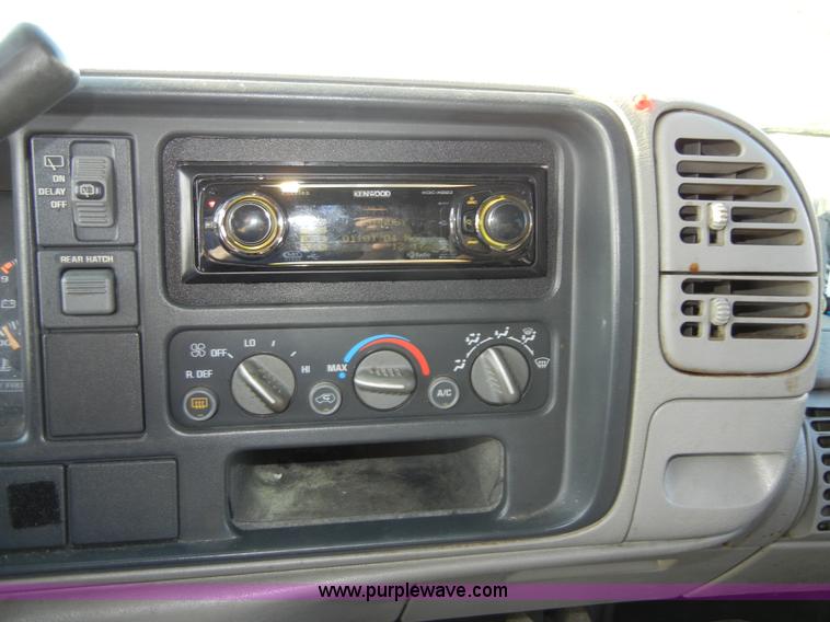 image for item 2385 1995 Chevrolet Tahoe LS K1500 SUV