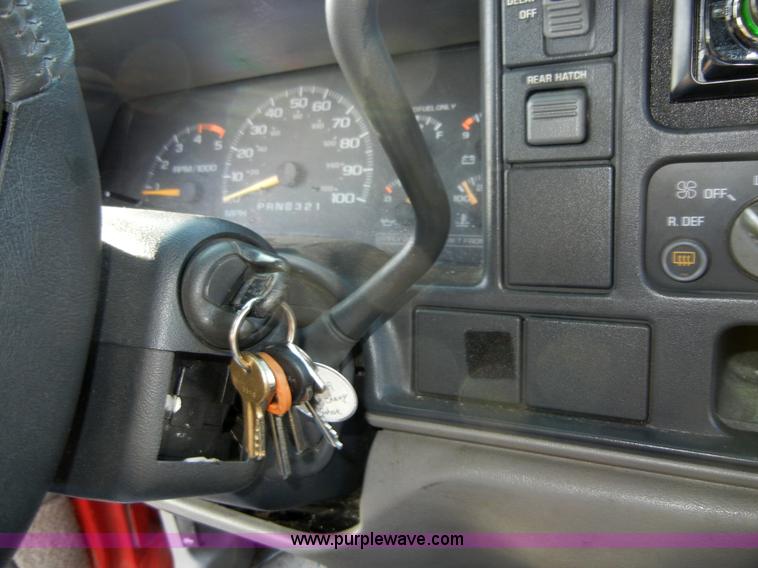 image for item 2385 1995 Chevrolet Tahoe LS K1500 SUV