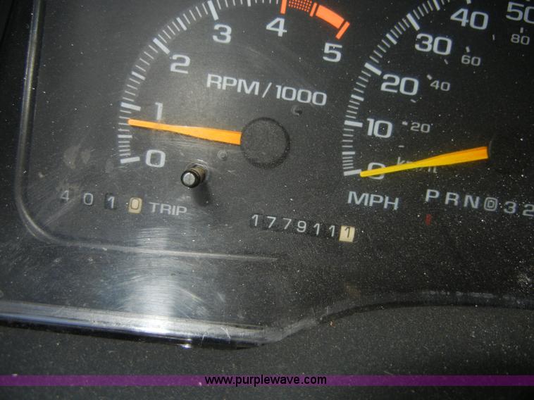 image for item 2385 1995 Chevrolet Tahoe LS K1500 SUV