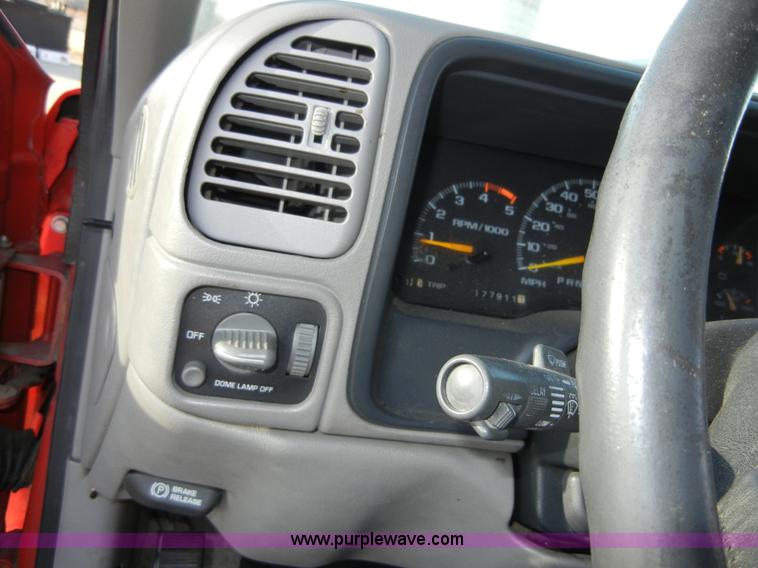 image for item 2385 1995 Chevrolet Tahoe LS K1500 SUV