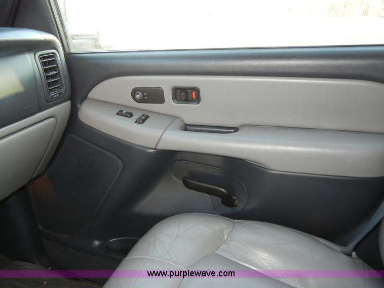 image for item 2386 2001 Chevrolet Tahoe LT K1500 SUV