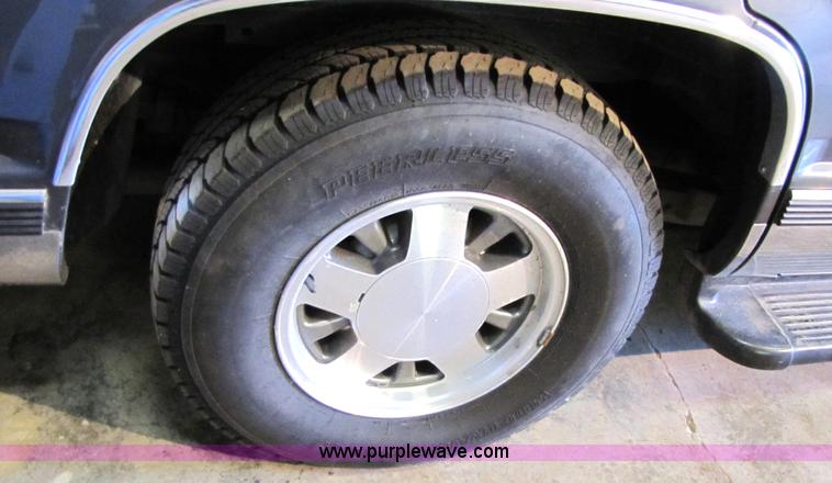 image for item 5163 1999 Chevrolet Tahoe