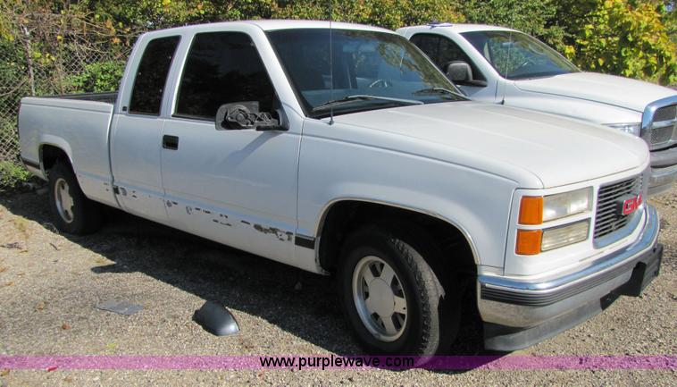 image for item 5272 1998 GMC Sierra C1500 pickup truck