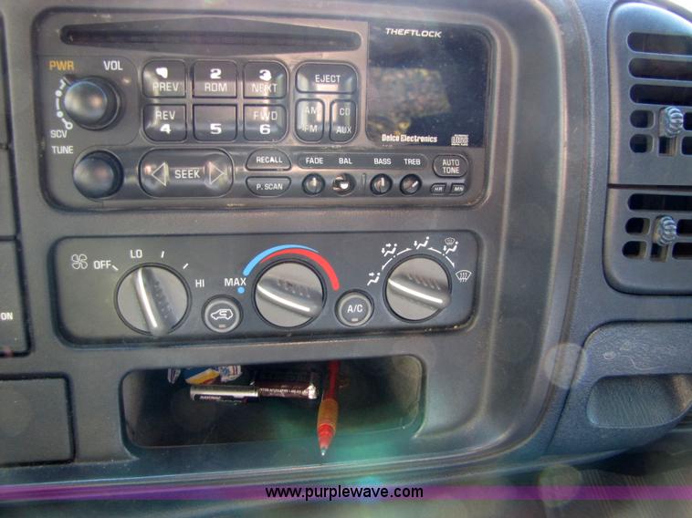 image for item 5272 1998 GMC Sierra C1500 pickup truck