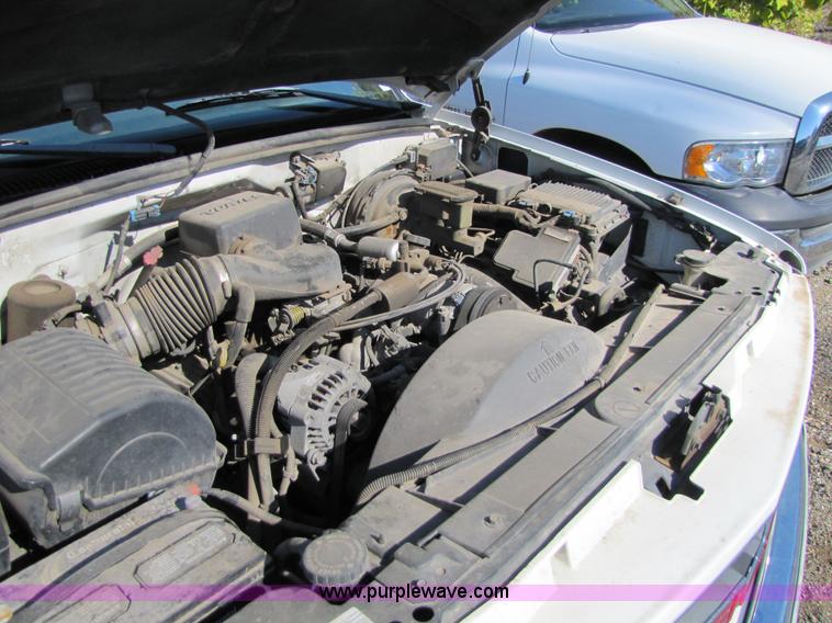 image for item 5272 1998 GMC Sierra C1500 pickup truck