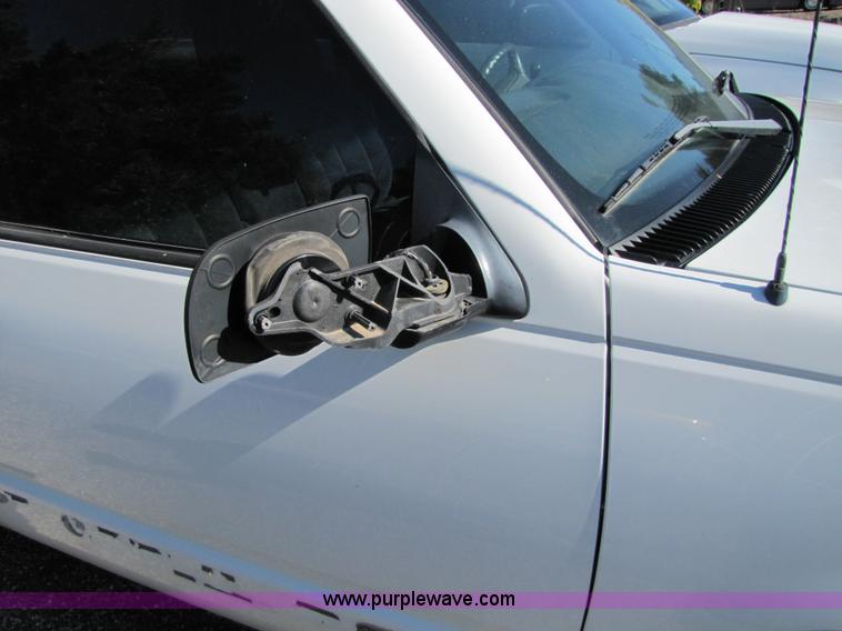 image for item 5272 1998 GMC Sierra C1500 pickup truck