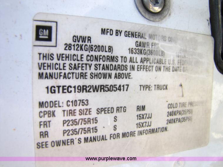 image for item 5272 1998 GMC Sierra C1500 pickup truck