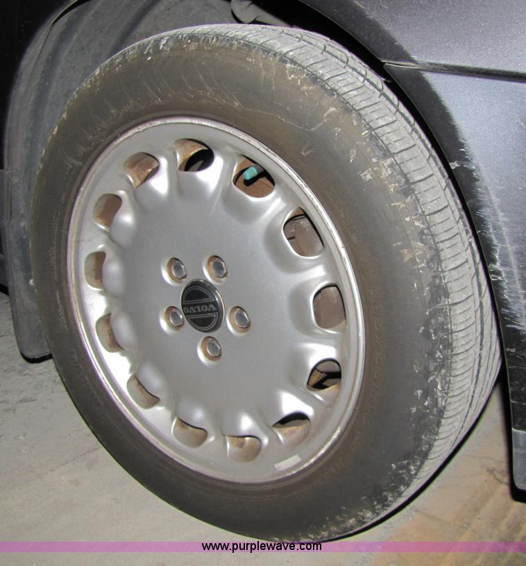 image for item 5323 1999 Volvo S80