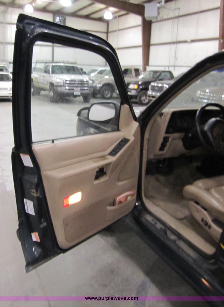 image for item 5329 1994 Ford Explorer XLT SUV