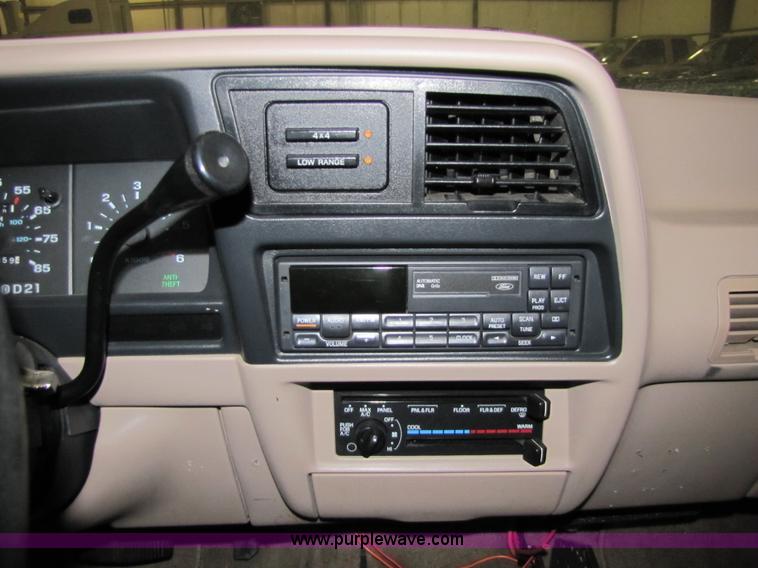 image for item 5329 1994 Ford Explorer XLT SUV