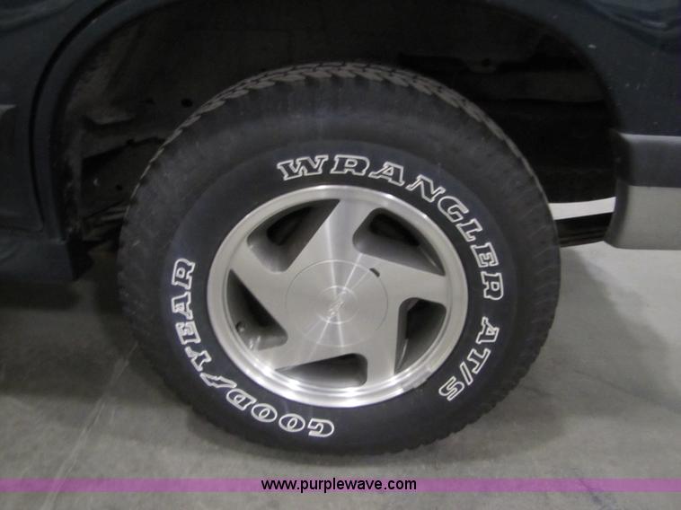 image for item 5329 1994 Ford Explorer XLT SUV