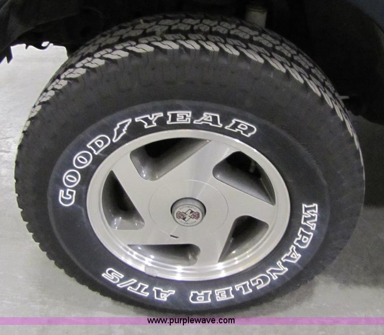 image for item 5329 1994 Ford Explorer XLT SUV