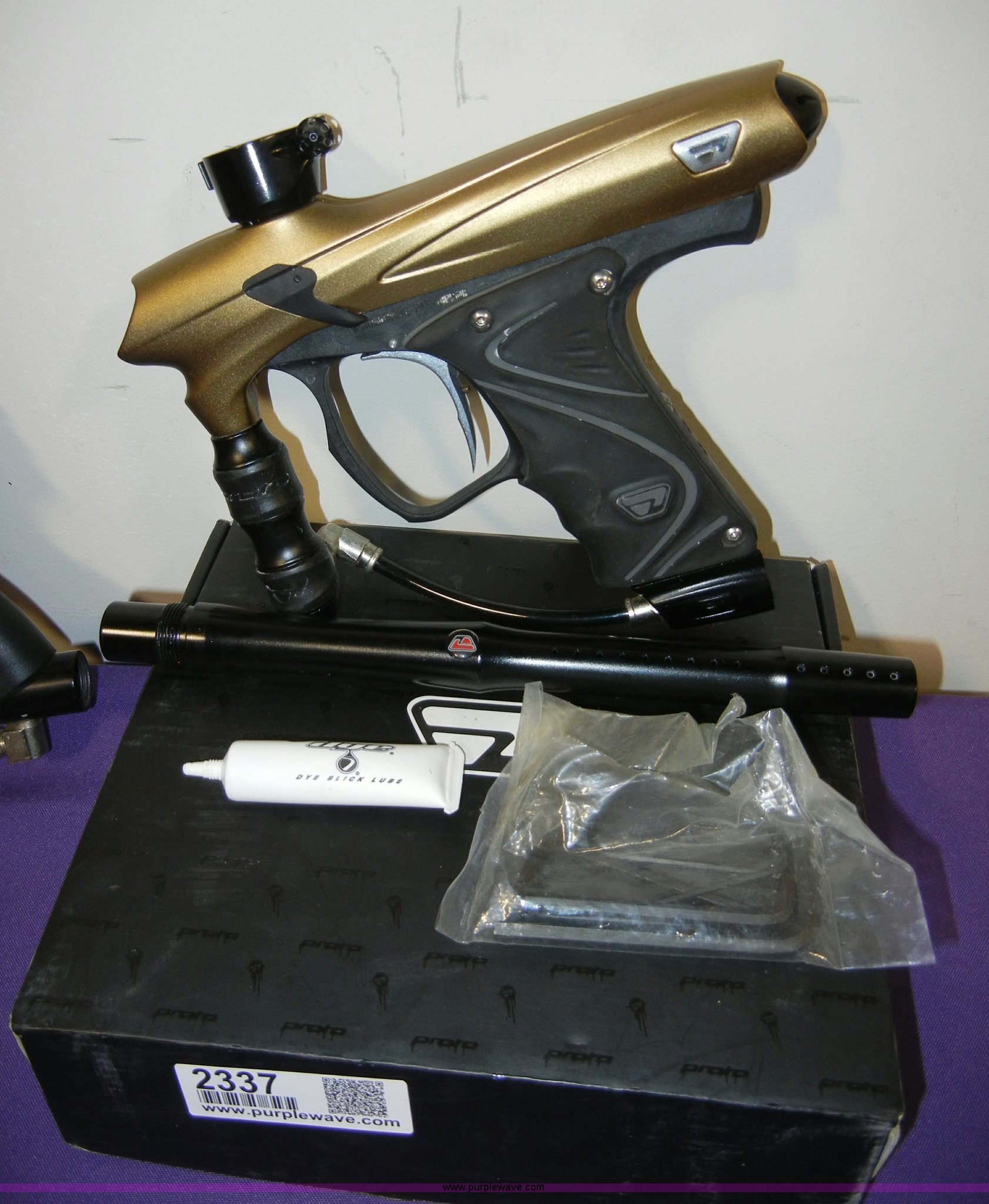(2) paintball guns in Manhattan, KS Item 2337 sold Purple Wave