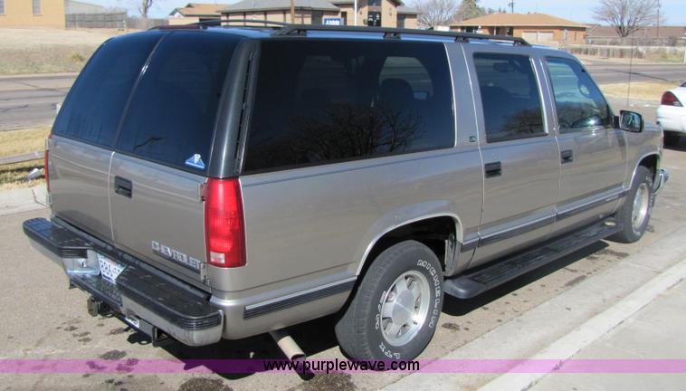 image for item 1001 1999 Chevrolet Suburban C1500 LS SUV